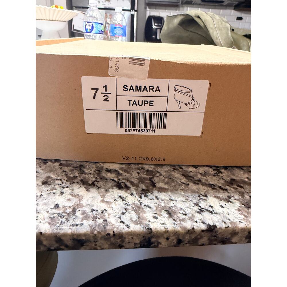 Journee Collection Samara Bootie - Picture 3 of 5